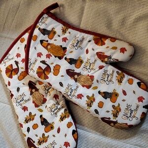 Oven Mitts‎